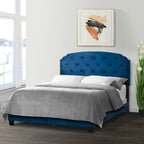 Lit Queen Arin en velours bleu marine avec capitonnage et clous décoratifs noirs