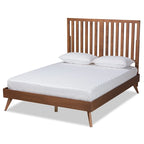 Lit plateforme en bois à finition noyer marron Saki Mid-Century Modern
