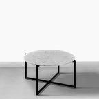 Table basse ronde Ivy de 30 pouces avec plateau en marbre et cadre en métal, blanc et noir