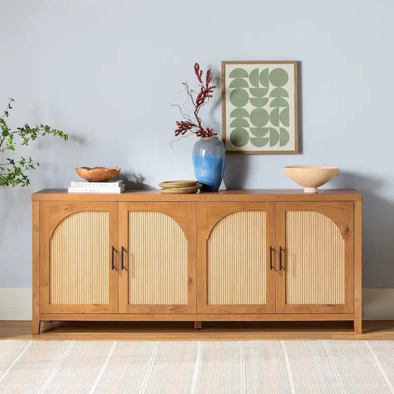 Buffet moderne Middlebrook de 70 pouces avec portes cannelées arquées